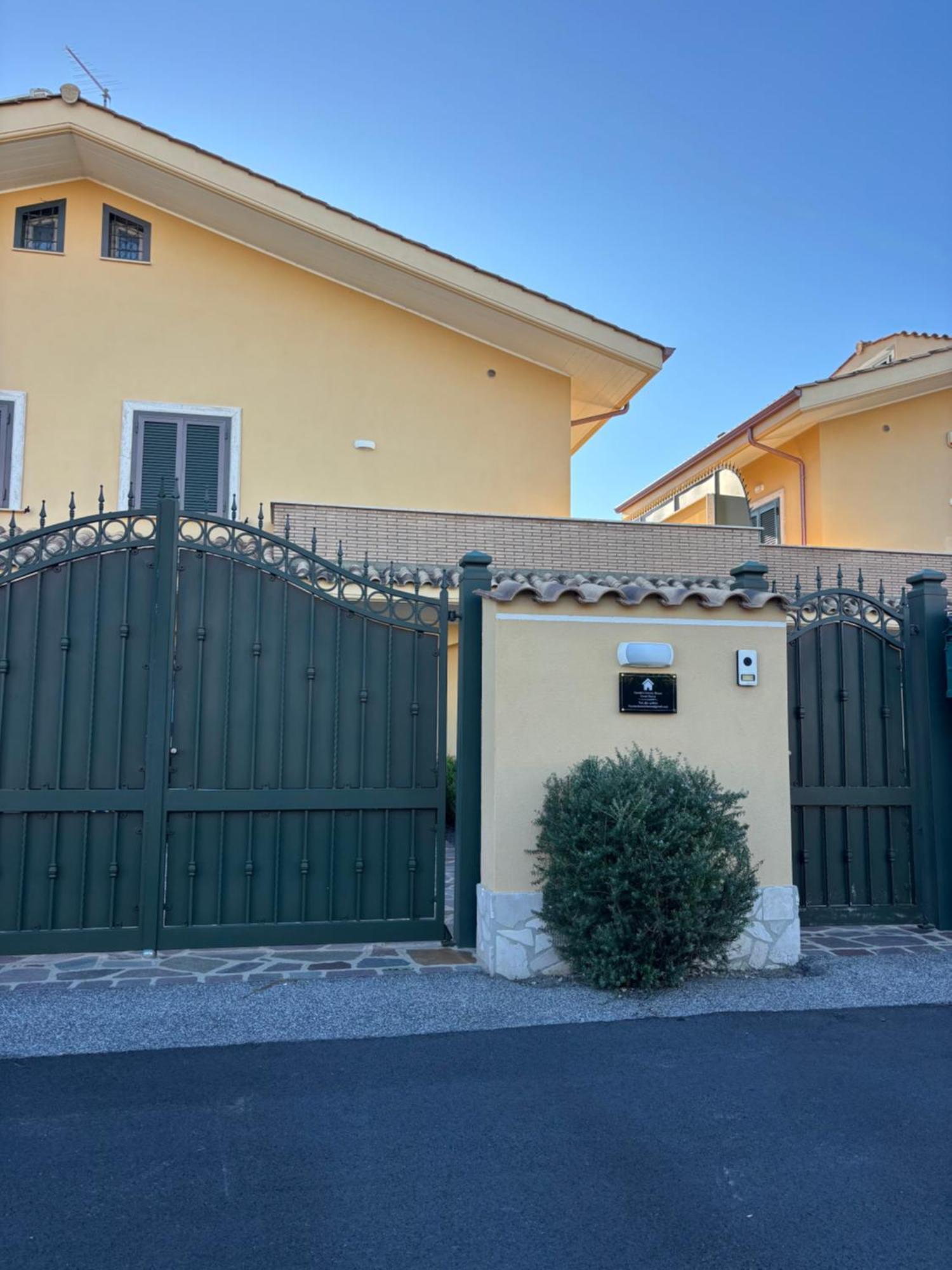 Carolas Luxury House Fiumicino Esterno foto
