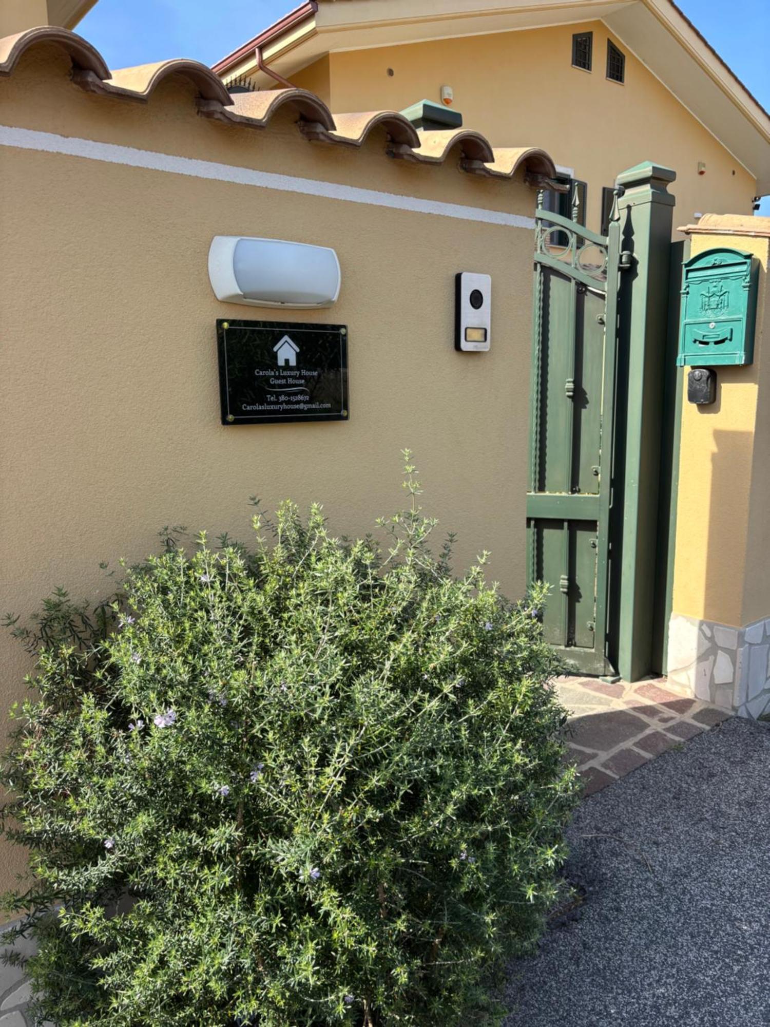 Carolas Luxury House Fiumicino Esterno foto