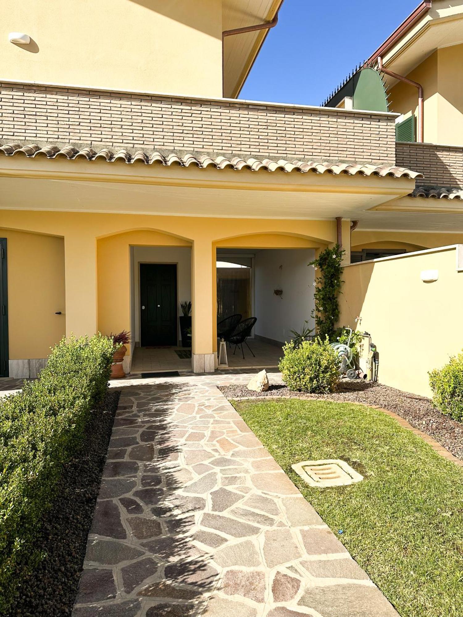 Carolas Luxury House Fiumicino Esterno foto